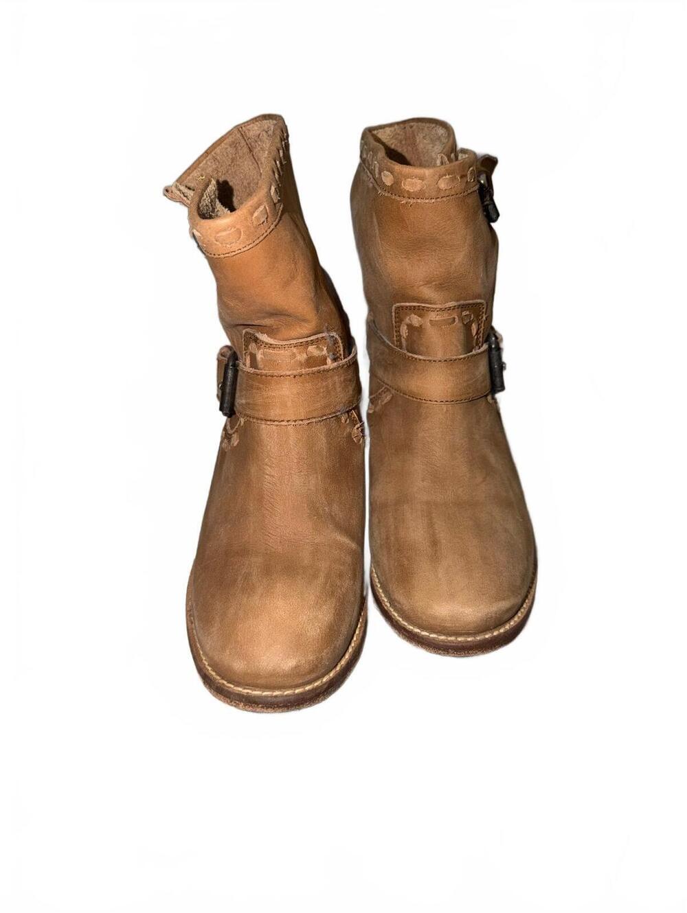 Musse Cloud Ankle  Sz 7 Rounded Toe Stitched Welt   Chic